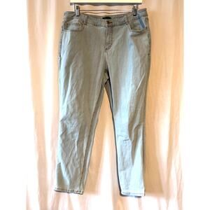 C. Wonder Women’s Light Wash Stretch Jeans Size 14